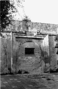 Largo Castello, il primitivo ingresso della dimora baronale