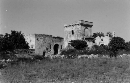 Masseria Nsarti, con torre e chiesetta