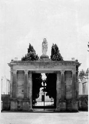 Ingresso al cimitero